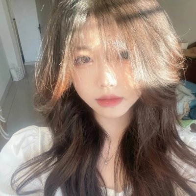 挥著翅膀的女孩